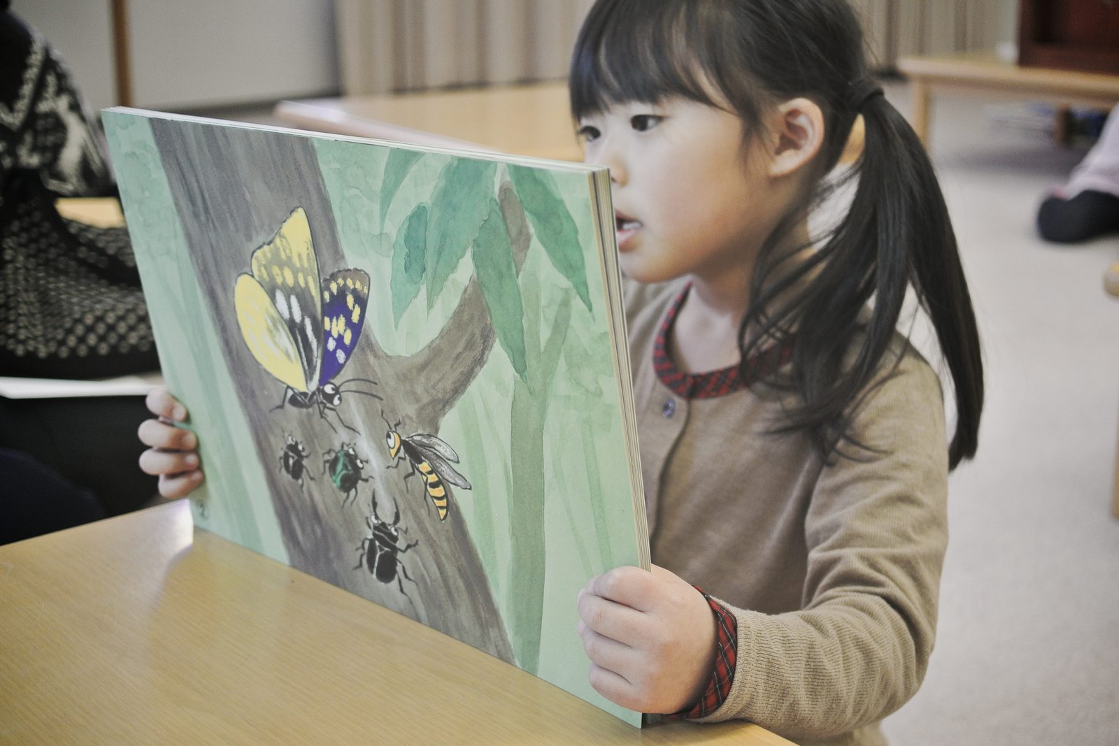 A child telling a picture story to the class